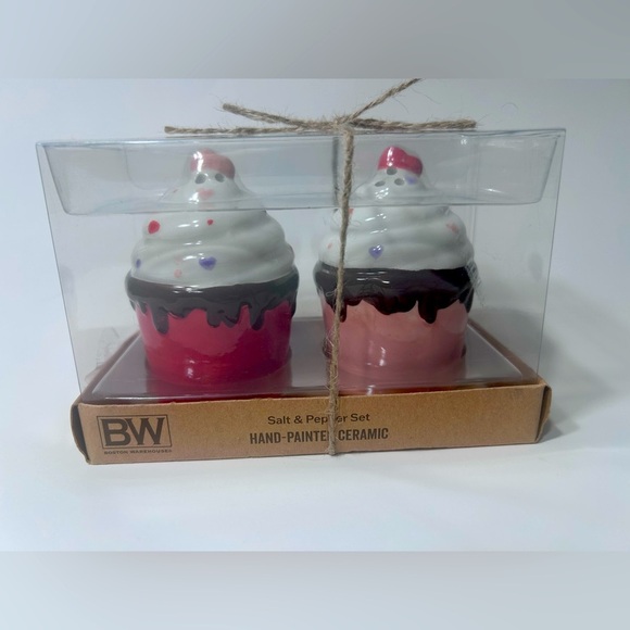 Boston Warehouses - Hand Painted Ceramic Cupcake Salt & Pepper Shakers - BNIB 🧁 - Picture 5 of 8